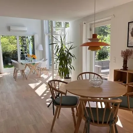 Feriehus Charming Idyllic Wooden House Præstø