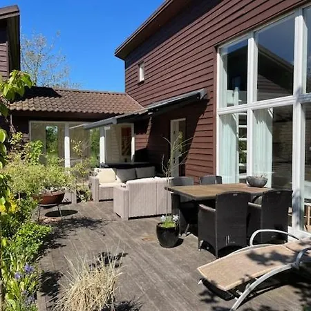 Charming Idyllic Wooden House *