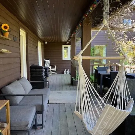 Feriehus Charming Idyllic Wooden House