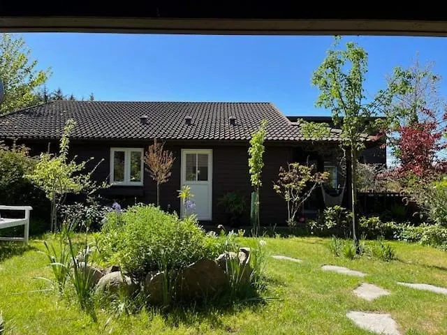 Charming Idyllic Wooden House Hébergement de vacances *